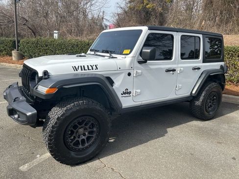 Used 2022 Jeep Wrangler Unlimited Willys image 4