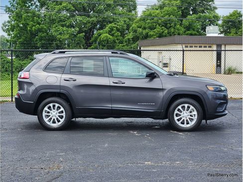 Used 2022 Jeep Cherokee Latitude Lux w/ Mopar Interior Package AWD/4WD image 6