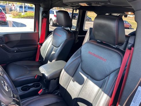 Used 2017 Jeep Wrangler Unlimited Rubicon image 14