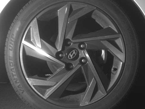 Used 2025 Hyundai Elantra SEL image 13