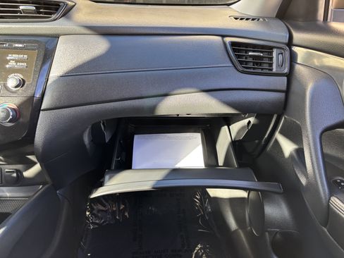 Used 2017 Nissan Rogue S image 39