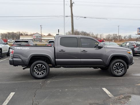 Used 2023 Toyota Tacoma TRD Off-Road image 11