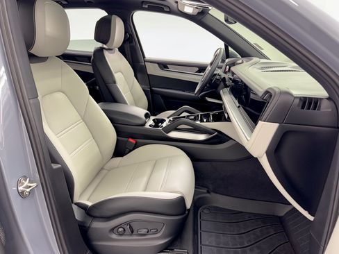 Certified 2025 Porsche Cayenne S AWD/4WD image 30