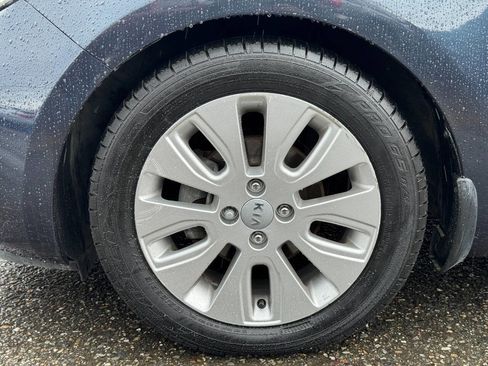 Used 2013 Kia Rio EX image 3