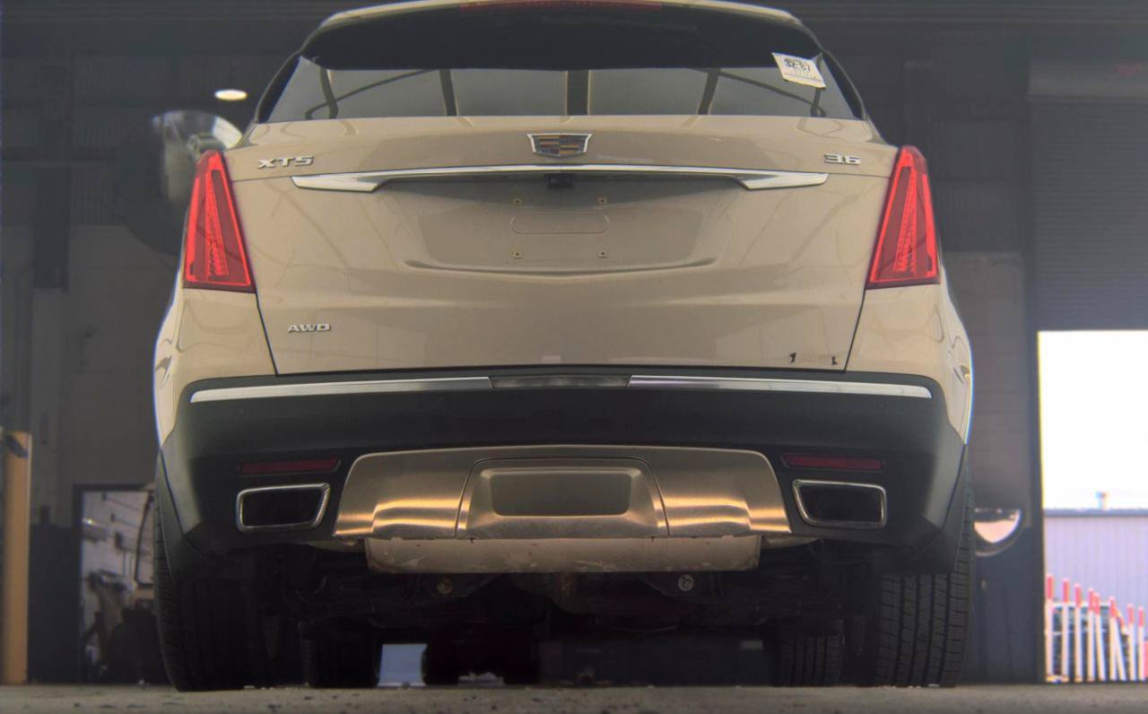 Used 2017 Cadillac XT5 Platinum AWD/4WD image 7