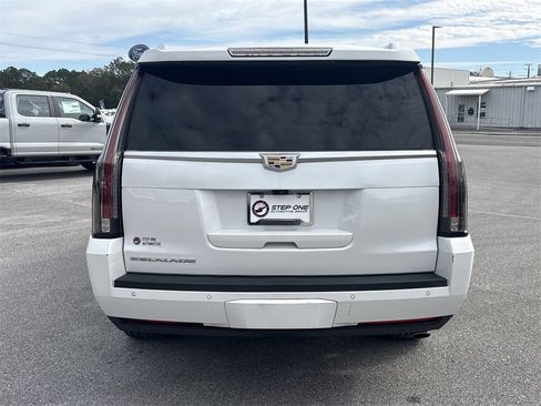 Used 2019 Cadillac Escalade ESV Luxury image 6