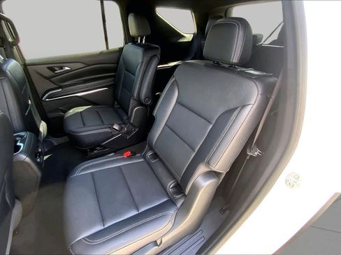 Used 2025 Chevrolet Traverse LT FWD image 20