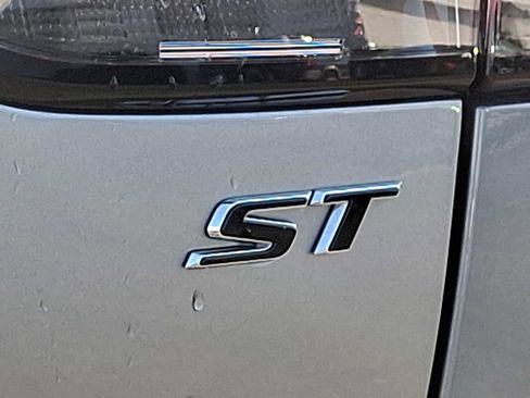 Used 2023 Buick Envision Essence w/ Sport Touring Package image 30