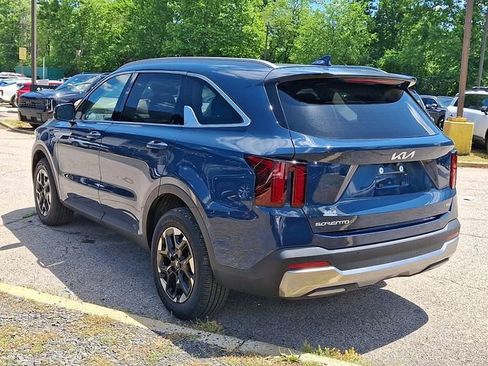 Certified 2024 Kia Sorento S w/ Panoramic Sunroof Package AWD/4WD image 4