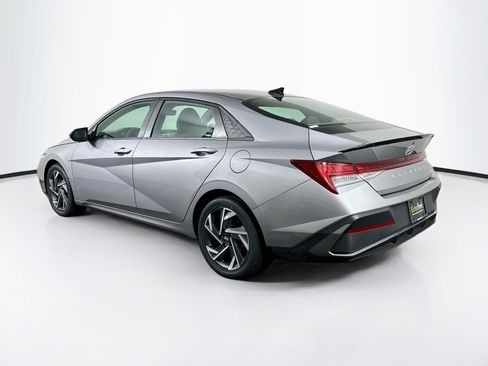 Used 2025 Hyundai Elantra SEL FWD image 5