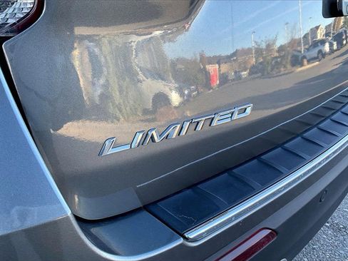 Used 2023 Ford Explorer Limited w/ Equipment Group 301A image 8