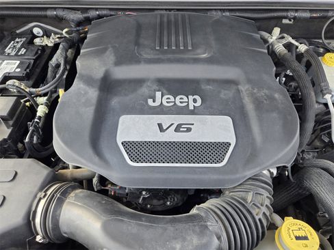 Used 2018 Jeep Wrangler Unlimited Sport w/ Connectivity Group image 29