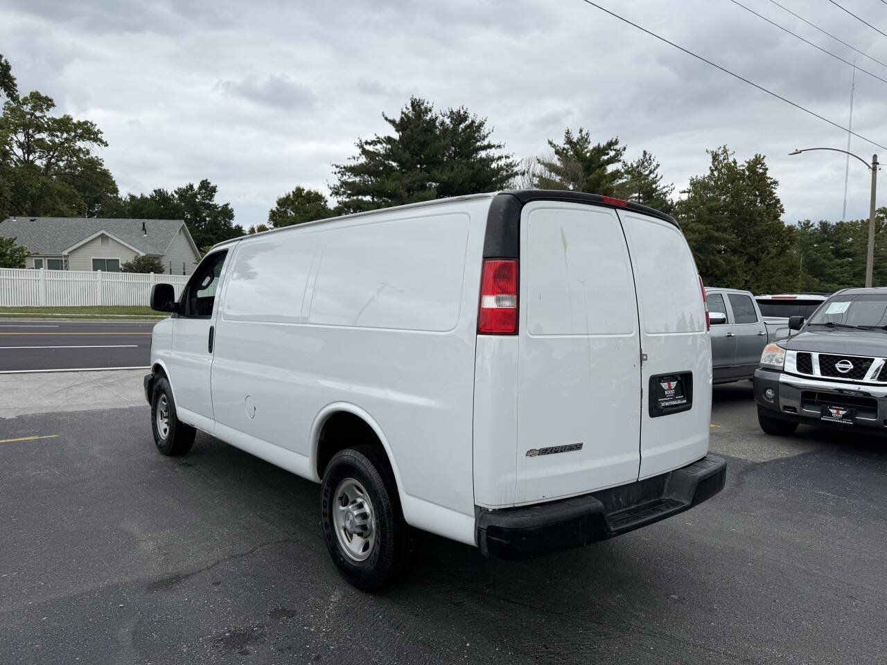 Used 2017 Chevrolet Express 2500 RWD image 5