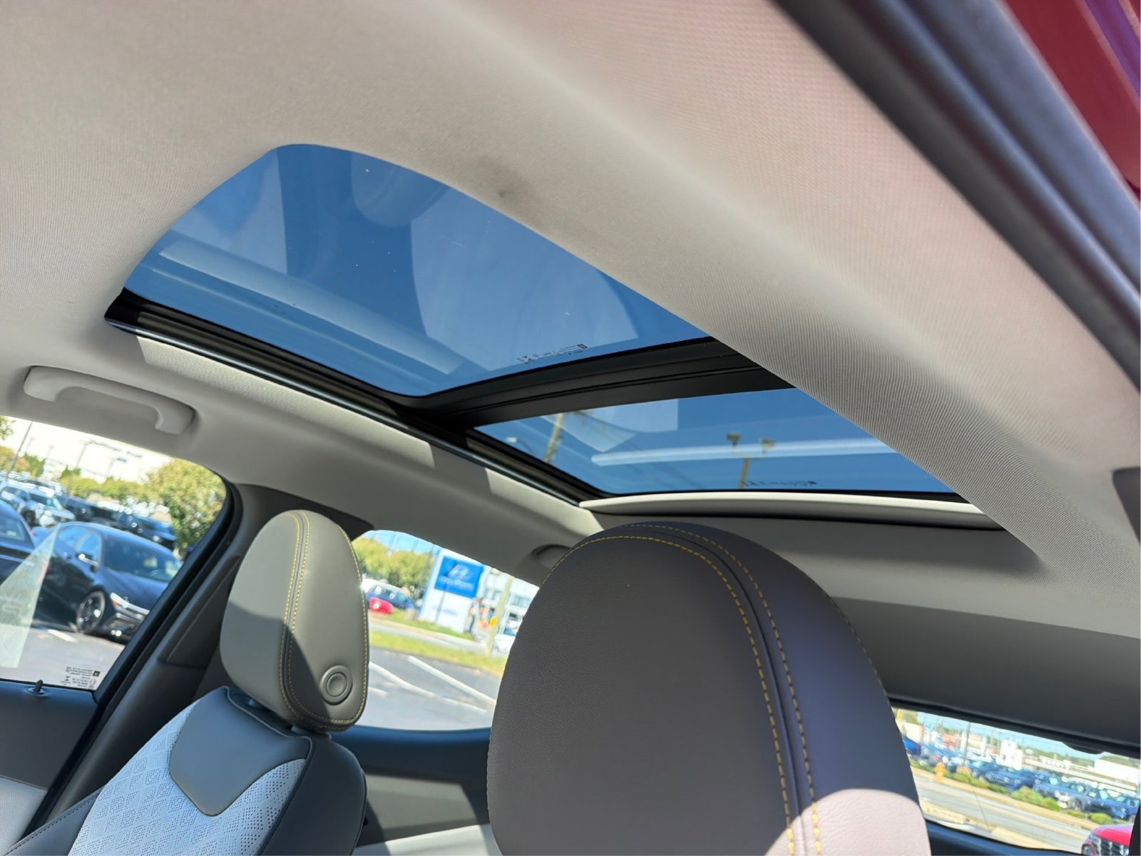 Used 2023 Chevrolet Bolt EUV Premier w/ Sun & Sound Package FWD image 12