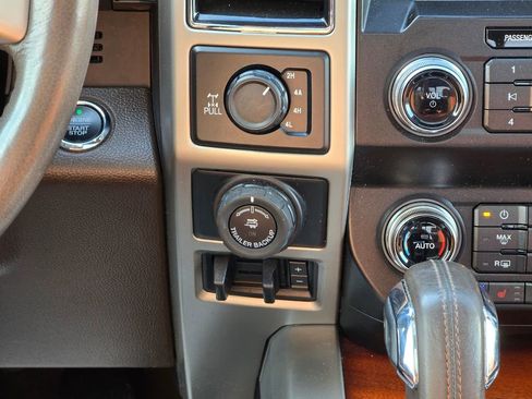 Used 2019 Ford F150 King Ranch w/ Equipment Group 601A Luxury image 19