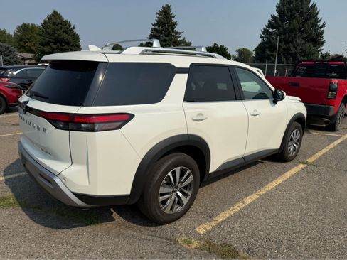 Used 2023 Nissan Pathfinder SL AWD/4WD image 4
