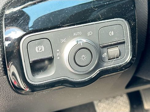 Used 2022 Mercedes-Benz A 220 4MATIC image 9