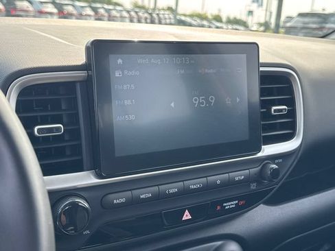 Used 2025 Hyundai Venue SEL FWD image 18