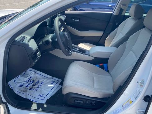 Used 2025 Honda Accord SE image 6