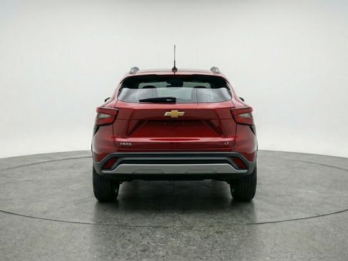 Used 2025 Chevrolet Trax LT w/ LT Convenience Package FWD image 7