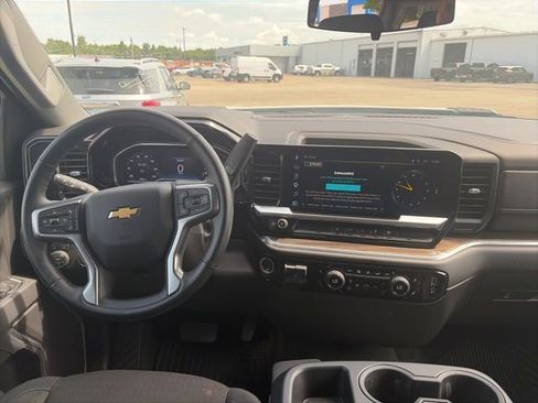 Used 2025 Chevrolet Silverado 2500 LT w/ Convenience Package AWD/4WD image 14