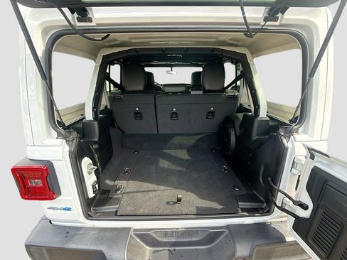Used 2023 Jeep Wrangler Unlimited Sahara AWD/4WD image 30