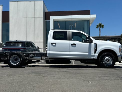 New 2026 Ford F350 XL w/ XL Chrome Package RWD image 2