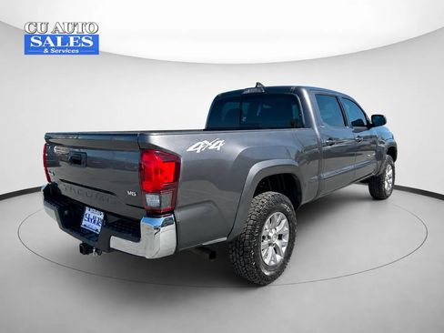 Used 2018 Toyota Tacoma SR5 AWD/4WD image 7
