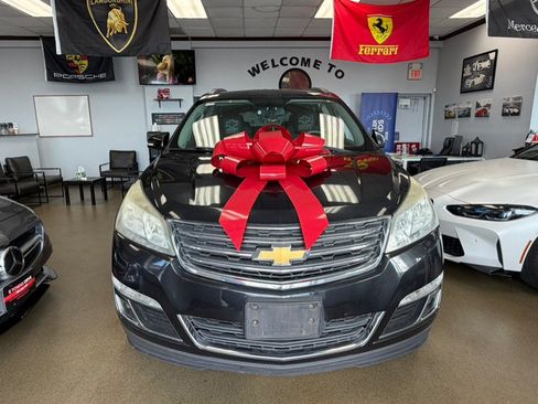 Used 2015 Chevrolet Traverse LT w/ Style and Technology Package FWD image 4