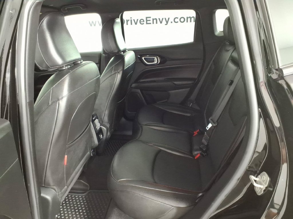 Used 2025 Jeep Compass Trailhawk AWD/4WD image 9
