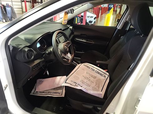 Used 2021 Nissan Kicks S image 10