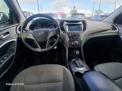 Used 2017 Hyundai Santa Fe SE AWD/4WD image 17