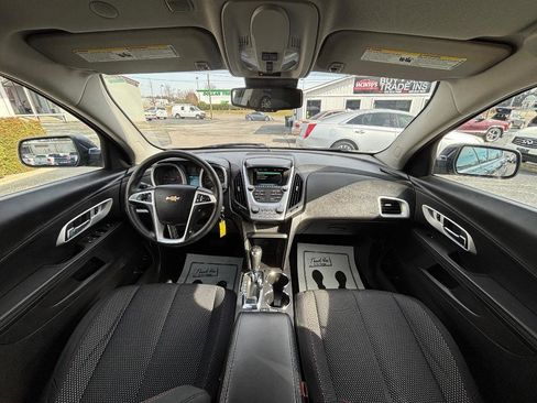 Used 2017 Chevrolet Equinox LT image 19
