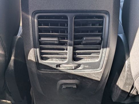 Used 2019 Ford Escape SE image 12