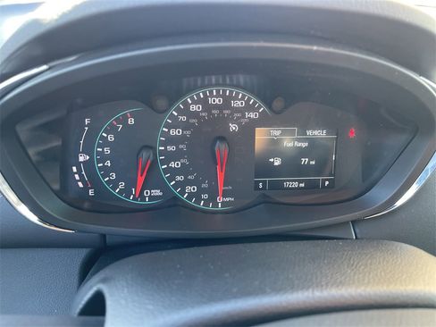 Used 2022 Chevrolet Trax LT w/ LT Convenience Package image 17