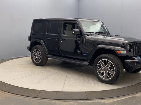 Used 2022 Jeep Wrangler Unlimited Sahara AWD/4WD image 7