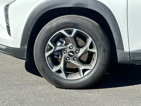 Used 2025 Chevrolet Trax LT w/ LT Convenience Package image 24