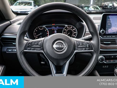 Used 2024 Nissan Altima 2.5 SV FWD image 24