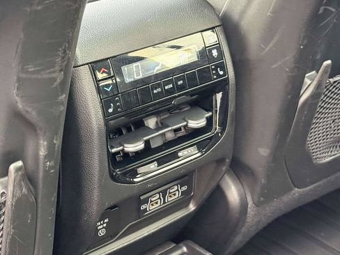 Certified 2022 Jeep Grand Cherokee L Limited AWD/4WD image 16