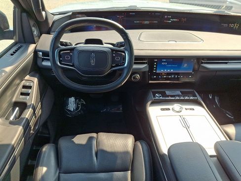 Used 2025 Lincoln Navigator Reserve w/ Jet Appearance Package AWD/4WD image 12