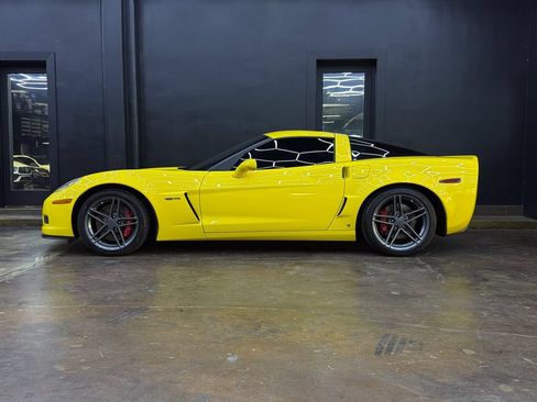 Used 2006 Chevrolet Corvette Z06 w/ Preferred Equipment Group RWD image 4