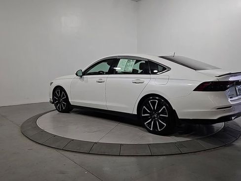 Used 2023 Honda Accord Touring image 3