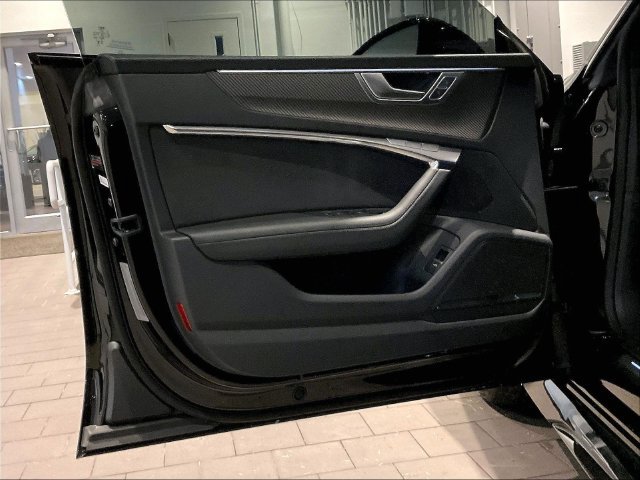Used 2023 Audi RS 7 Sportback w/ Carbon Optic Package AWD/4WD image 27