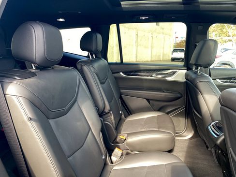 Used 2025 Cadillac XT6 Premium Luxury FWD image 18