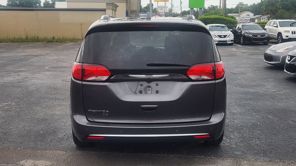 Used 2019 Chrysler Pacifica Touring-L FWD image 5