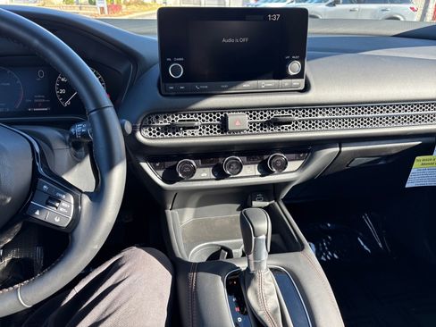 Used 2025 Honda HR-V Sport image 17