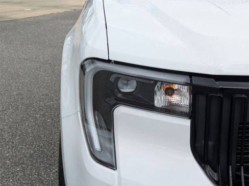 New 2025 Ford Maverick Lobo image 9