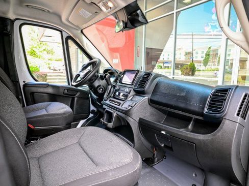 Used 2025 RAM ProMaster 2500 w/ U-Haul Equipment Group FWD image 17