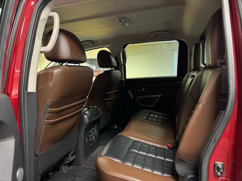 Used 2019 Nissan Titan Platinum Reserve image 24