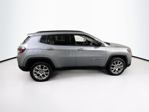 Used 2022 Jeep Compass Latitude AWD/4WD image 4